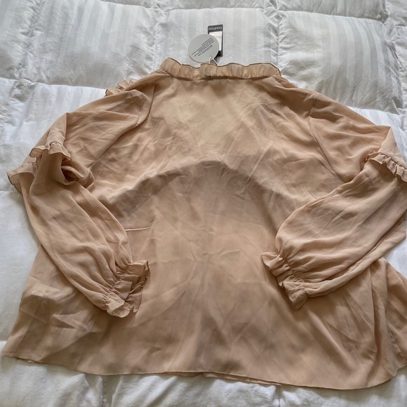 Boohoo Plus Ruffle Detail Plunge Beige Cream Blouse Size 20 Plus Size - Picture 10 of 10